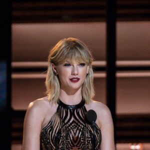 Taylor Swift à la 50ème soirée annuelle CMA Awards à Bridgestone Arena dans le Tennessee, le 2 novembre 2016 © Jason Walle via Zuma/Bestimage