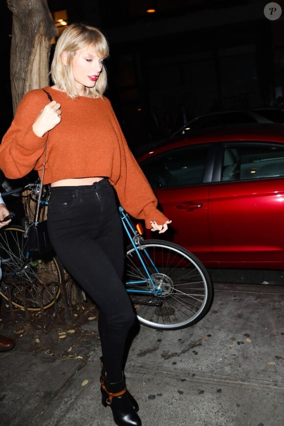 Taylor Swift va dîner au restaurant britannique "The Fat Radish" dans le quartier de Lower East Side à New York City, New York, Etats-Unis, le 13 octobre 2016