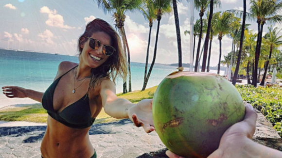 Laury Thilleman, sublime en Bikini sous le soleil de l'île Maurice