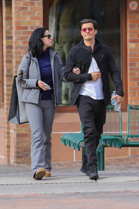 Exclusif - Le couple Katy Perry et Orlando Bloom arrivent à leur hôtel 'Jerome' à Aspen dans le Colorado pour assister au mariage de leur amie la styliste Jamie Schneider. Le 8 avril 2016