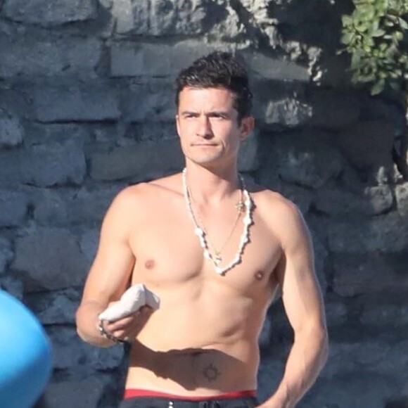 Exclusif - Orlando Bloom passe une journée en famille et avec des amis à Malibu.. le 27 juin 2017