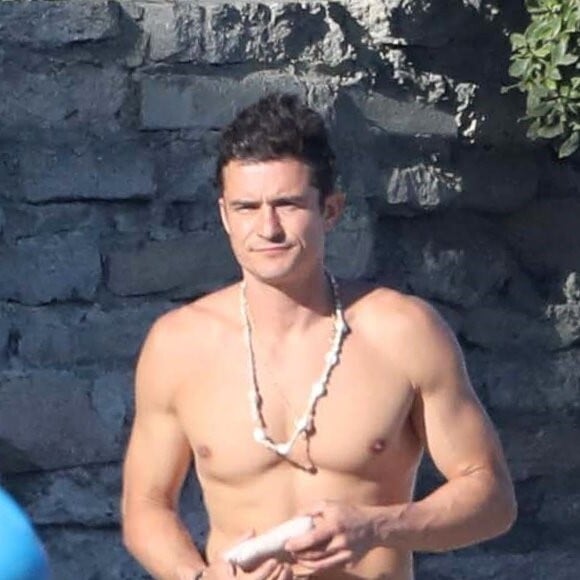 Exclusif - Orlando Bloom passe une journée en famille et avec des amis à Malibu.. le 27 juin 2017