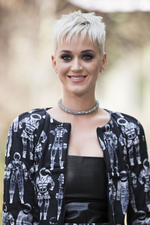 Katy Perry lors du photocall au défilé de mode Haute-Couture automne-hiver 2017/2018 "Chanel" au Grand Palais à Paris, le 4 juillet 2017 © Olivier Borde/Bestimage