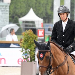 Guillaume Canet sur Swett Boy d'Alpa 22 - Prix Evian (1.30m) lors du Longines Paris Eiffel Jumping au Champ de Mars à Paris, France, le 2 juillet 2017. © Pierre Perusseau/Bestimage