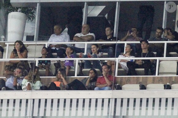 Cristiano Ronaldo avec sa compagne Georgina Rodriguez et sa famille lors de la finale de la Supercoupe d'Espagne "Real Madrid - FC Barcelone" au stade Santiago Bernabeu à Madrid, le 16 août 2017.