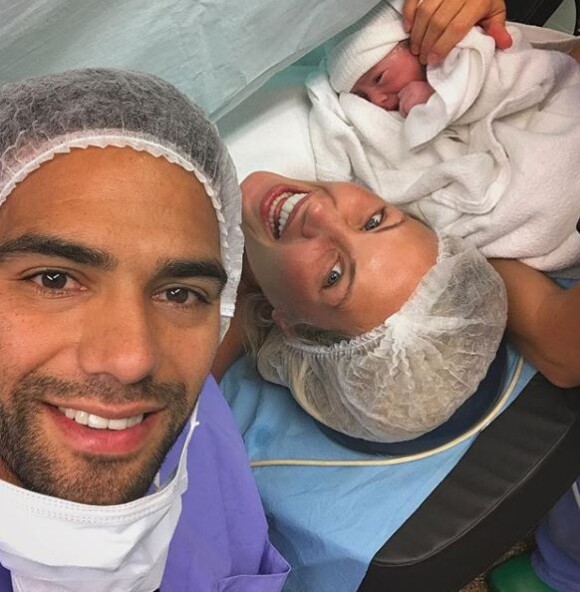 Radamel Falcao annonce la naissance de son troisième enfant, une fille prénommée Annette, sur Instagram le 17 août 2017.