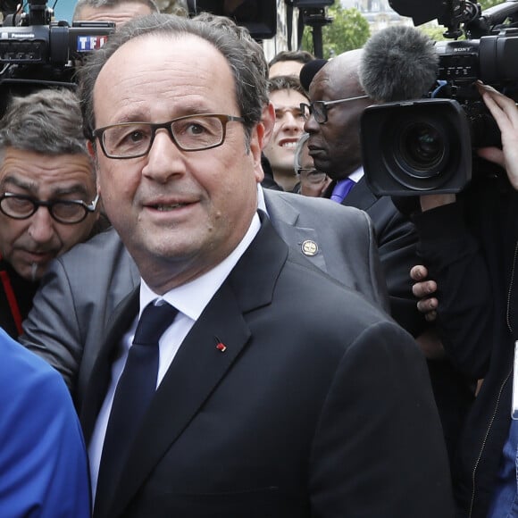 Francois Hollande arrive au QG du parti socialiste rue de Solférino à Paris après la passation de pouvoir le 14 mai 2017. © Marc Ausset-Lacroix / Bestimage