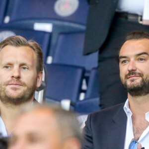 Le chef Cyril Lignac dans les tribunes lors du match de Ligue 1, Paris Saint-Germain (PSG) vs Toulouse FC (TFC) au Parc des Princes à Paris, France, le 20 août 2017. Le PSG a gagné 6-2.
