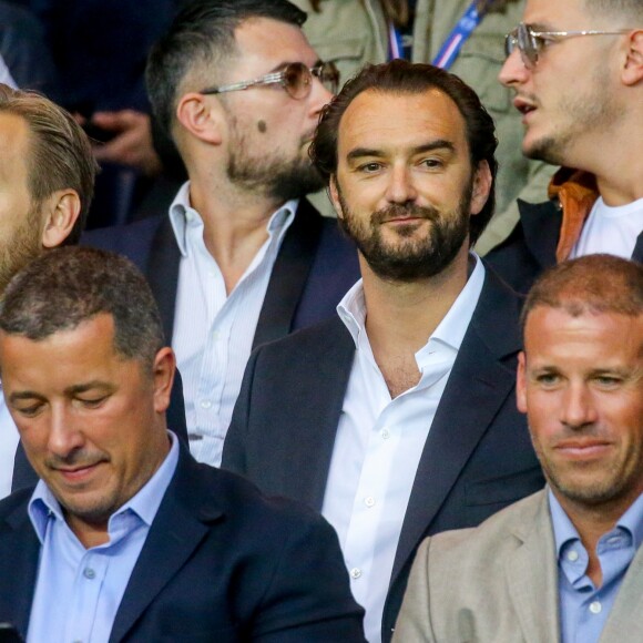 Le chef Cyril Lignac dans les tribunes lors du match de Ligue 1, Paris Saint-Germain (PSG) vs Toulouse FC (TFC) au Parc des Princes à Paris, France, le 20 août 2017. Le PSG a gagné 6-2.