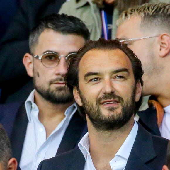 Le chef Cyril Lignac dans les tribunes lors du match de Ligue 1, Paris Saint-Germain (PSG) vs Toulouse FC (TFC) au Parc des Princes à Paris, France, le 20 août 2017. Le PSG a gagné 6-2.