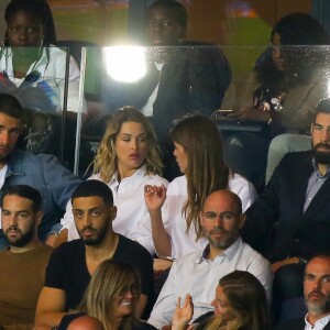 Luka Karabatic, compagne Jeny Priez, Nikola Karabatic et sa femme Géraldine Pillet dans les tribunes lors du match de Ligue 1, Paris Saint-Germain (PSG) vs Toulouse FC (TFC) au Parc des Princes à Paris, France, le 20 août 2017. Le PSG a gagné 6-2.