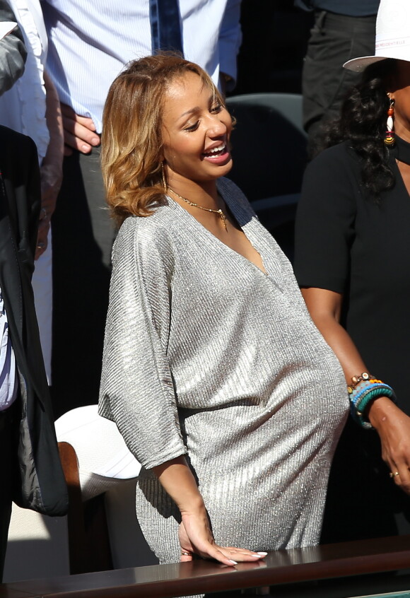 Estelle Mossely (enceinte) - Personnalités dans les tribunes lors des internationaux de France de Roland Garros à Paris. Le 10 juin 2017. © Jacovides - Moreau / Bestimage