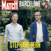 Stéphane Bern et son compagnon Lionel en couverture du magazine "Paris Match", en kiosques le 23 août 2017.