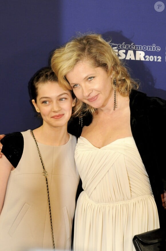 Anamaria Vartolomei - Eva Ionesco - Remises des Césars 2012 - Arrivées tapis rouge - Paris - 25 février 2012.