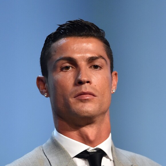 Cristiano Ronaldo a reçu le trophée du meilleur joueur de la saison 2016/2017 pendant le tirage au sort de l'UEFA Champions League 2017/2018 au Grimaldi Forum à Monaco le 24 août 2017. © Bruno Bebert/Bestimage