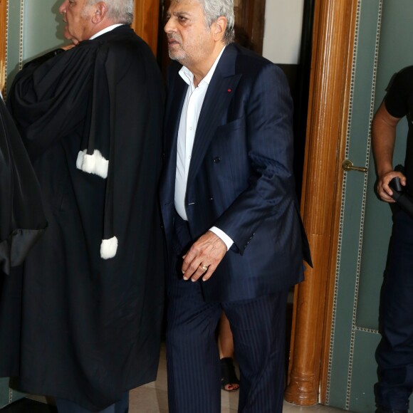 Semi exclusif - Enrico Macias arrive à la 11ème chambre du tribunal correctionnel pour le verdict de son affaire d'escroquerie d'emprunts hypothécaires auprès de la banque islandaiseLandsbanki Luxembourg le 28 août 2017.