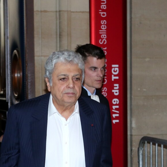 Enrico Macias lors de l'interruption du procès à la 11ème chambre du tribunal correctionnel pour le procès de la banque islandaise Landsbanki à Paris le 2 mai 2017. © CVS / Bestimage