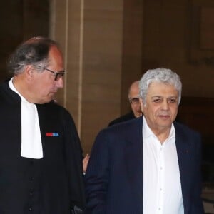 Enrico Macias lors de l'interruption du procès à la 11ème chambre du tribunal correctionnel pour le procès de la banque islandaise Landsbanki à Paris le 2 mai 2017. © CVS / Bestimage