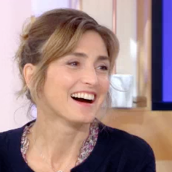 Julie Gayet invitée de "C à vous" sur France 5, le 28 août 2017.