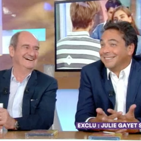 Pierre LEscure et Patric Cohen - Julie Gayet invitée de "C à vous" sur France 5, le 28 août 2017.