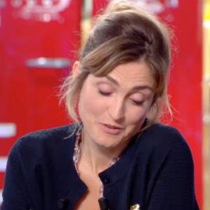 Julie Gayet invitée de "C à vous" sur France 5, le 28 août 2017.