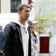 Exclusif - Michael Phelps se balade avec sa femme Nicole Johnson dans les rues de Chicago, le 23 mai 2017