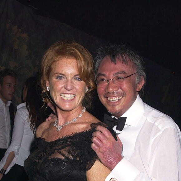 Sarah Ferguson et David Tang en septembre 2002 lors d'une soirée de la maison de joaillerie Garrad à Londres.
