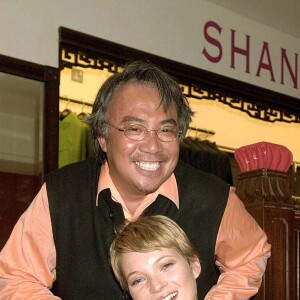 Kate Moss et David Tang en mars 2001 à Londres lors d'un événement de la marque Shanghai Tang.