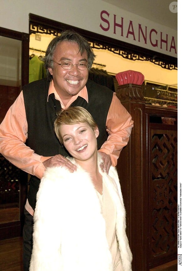 Kate Moss et David Tang en mars 2001 à Londres lors d'un événement de la marque Shanghai Tang.