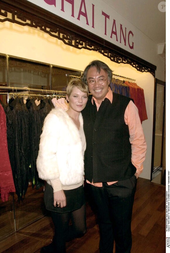Kate Moss et David Tang en mars 2001 à Londres lors d'un événement de la marque Shanghai Tang.