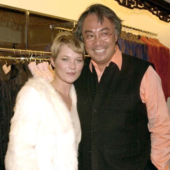 Kate Moss et David Tang en mars 2001 à Londres lors d'un événement de la marque Shanghai Tang.