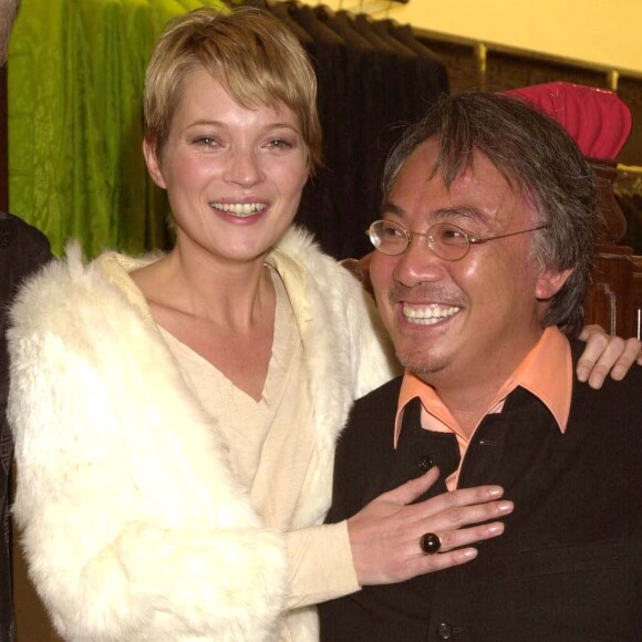 Kate Moss et David Tang en mars 2001 à Londres lors d'un événement de la marque Shanghai Tang.