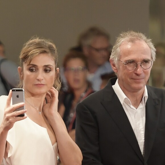Julie Gayet (robe Vivienne Westwood Couture) assiste à la première du film "The Insult" lors du 74e Festival International du Film de Venise, la Mostra le 31 aout 2017.