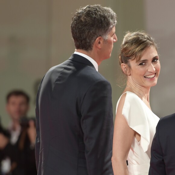 Julie Gayet (robe Vivienne Westwood Couture) assiste à la première du film "The Insult" lors du 74e Festival International du Film de Venise, la Mostra le 31 aout 2017.