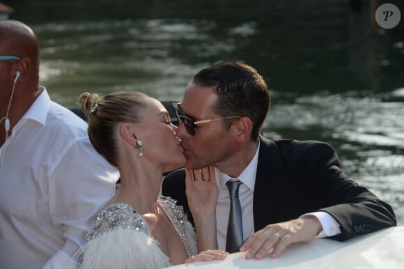 Michael Polish et sa femme Kate Bosworth arrivent au photocall de "Women's Tales" organisé par Miu Miu lors du 74e Festival International du Film de Venise (Mostra), le 31 août 2017.