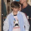 Romeo (veste Comme des Garçons Shirt et t-shirt Saint Laurent) et Cruz Beckham au restaurant Nobu à Malibu. Le 9 avril 2017.