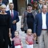De gauche à droite, la princesse Charlene, Georges Marsan, le maire de Monaco, Mélanie de Massy, le Prince Albert II de Monaco, la baronne Elisabeth Ann de Massy, et en premier plan au centre, la princesse Gabriella et le prince Jacques durant le traditionnel pique-nique des monégasques au parc Princesse Antoinette à Monaco le 1er septembre 2017. © Olivier Huitel/Pool restreint Monaco/Bestimage