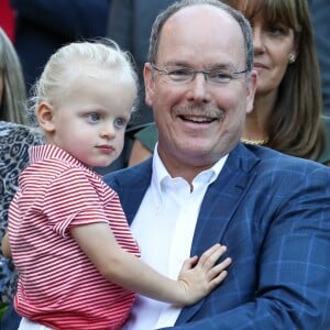 Le prince Albert II de Monaco qui se fait pousser la moustache et son fils, le prince Jacques durant le traditionnel pique-nique des monégasques au parc Princesse Antoinette à Monaco le 1er septembre 2017. © Olivier Huitel/Pool restreint Monaco/Bestimage