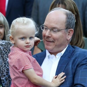 Le prince Albert II de Monaco qui se fait pousser la moustache et son fils, le prince Jacques durant le traditionnel pique-nique des monégasques au parc Princesse Antoinette à Monaco le 1er septembre 2017. © Olivier Huitel/Pool restreint Monaco/Bestimage