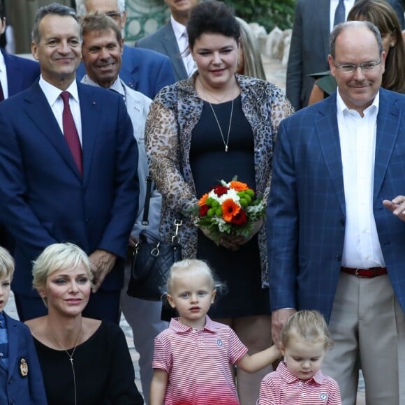 De gauche à droite, Jean Leonard de Massy, son fils Melchior, la princesse Charlene, Georges Marsan, le maire de Monaco, Mélanie de Massy, le Prince Albert II de Monaco, la baronne Elisabeth Ann de Massy, et en premier plan au centre, la princesse Gabriella et le prince Jacques durant le traditionnel pique-nique des monégasques au parc Princesse Antoinette à Monaco le 1er septembre 2017. © Olivier Huitel/Pool restreint Monaco/Bestimage