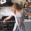 Capture d'écran de la story Instagram d'Alysson Paradis avec Lily-Rose Depp dansant sur Despacito.