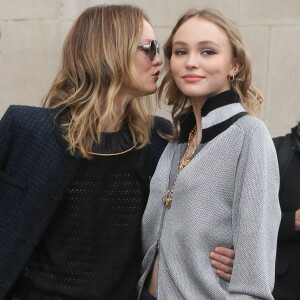 Vanessa Paradis et sa fille Lily-Rose Depp - Arrivées au défilé de mode prêt-à-porter automne-hiver 2017/2018 "Chanel" au Grand Palais à Paris. Le 7 mars 2017 © CVS-Veeren / Bestimage