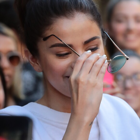 Selena Gomez va à la rencontre des ses fans pendant sa séance de shopping à New York, le 4 septembre 2017.