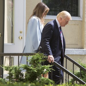 Le président des Etats-Unis Donald Trump et sa femme la Première Dame Melania Trump se rendent à l'église épiscopale St John de Washington, le 3 septembre 2017, pour prier pour les victimes d'Harvey.