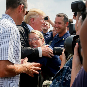 Le président des Etats-Unis Donald Trump et sa femme la Première Dame Melania sont arrivés à Houston, Texas, Etats-Unis, le 2 septembre 2017, pour rencontrer des victimes de la tempête Harvey.