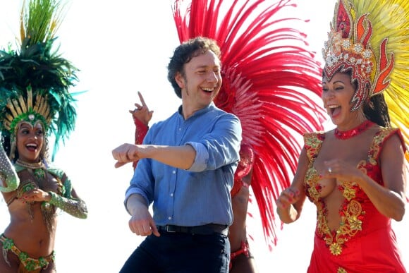 Exclusif - Stéphane Bern et Edouard Baer tournent l'émission "Soir de fête" pour France 2 sur la plage de Ipanema pour célébrer le Carnaval de Rio de Janeiro au Brésil pendant cinq jours, le 26 février 2017.