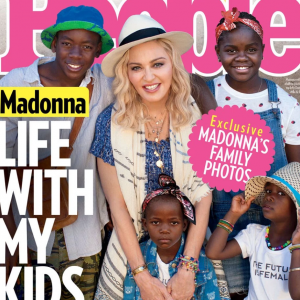 Madonna et ses enfants adoptés au Malawi en couverture du magazine "People", septembre 2017.