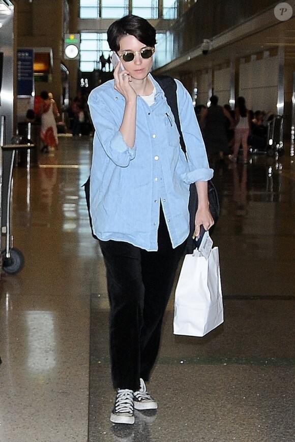Rooney Mara arrive à l' aéroport de Los Angeles (LAX) Le 27 Juillet 2017