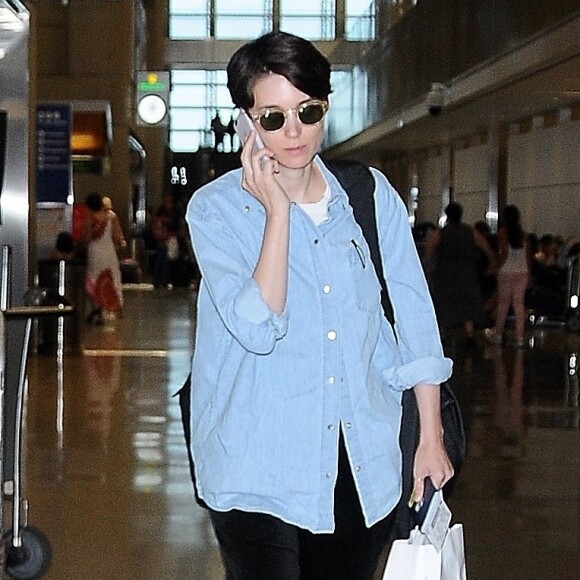Rooney Mara arrive à l' aéroport de Los Angeles (LAX) Le 27 Juillet 2017