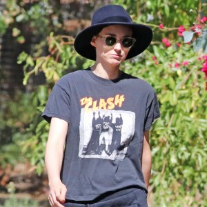 Exclusif - Rooney Mara se promène avec une amie à Los Angeles, le 27 juillet 2017.
